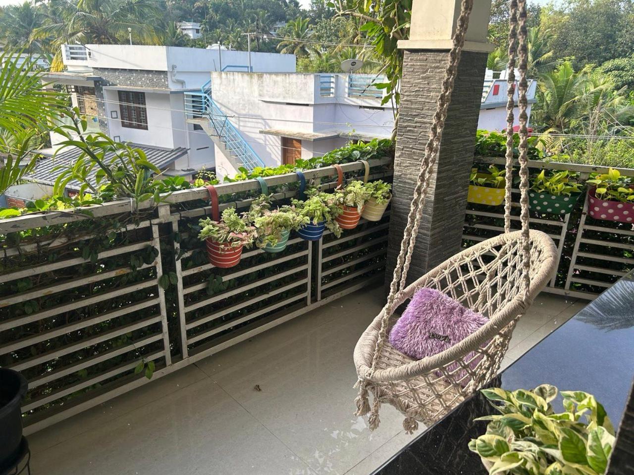 Chaithritha Ladies Homestay Thiruvananthapuram Exterior foto